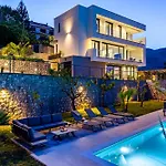 K With A Heated Pool, Gym, Sauna, Astonishing Sea View *
