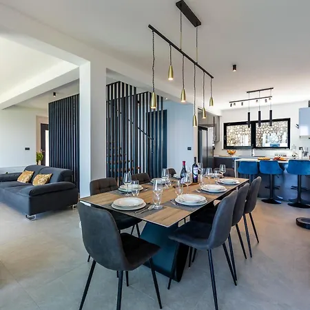 K With A Heated Pool, Gym, Sauna, Astonishing Sea View Villa *